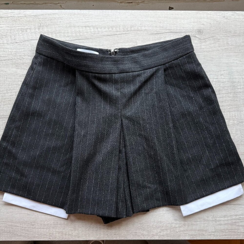 Gianni Bini Twill Pinstripe Mini Skort Womens 2 Gothcore Dark Romance Gothic - Picture 3 of 13